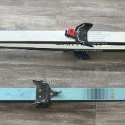 (2) Vintage Pairs Of Cross Country Skis - Jarvinen Tracer And Carhu Multigrade 52's