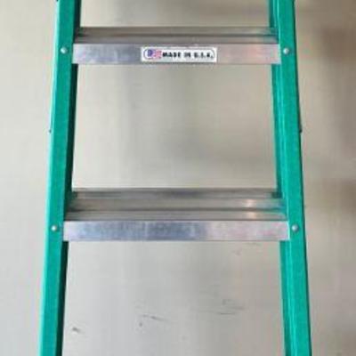 Warner 6 Foot 225 Pound Type II Fiber Glass Ladder