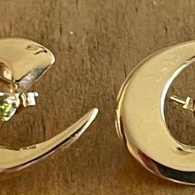 14K Yellow Gold Earring Covers & Peridot Stone Post Earrings - Total Weight 1.45 Grams 