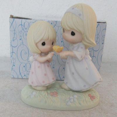 2006 Precious Moments "A Sister is a Gift..." Figurine #640032 - In Box