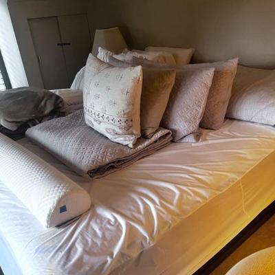 LINENS/DECOR