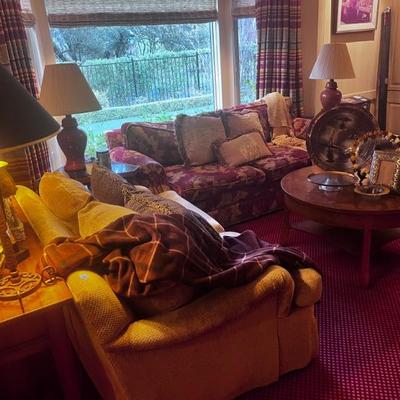 TWO COUCHES 
DECOR PILLOWS
