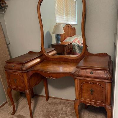 Lovely vanity with carved attached mirror