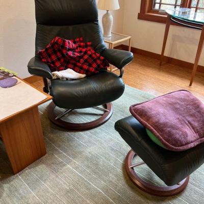 Office chair with footstool