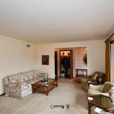 076 living room