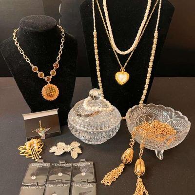 As229 costume jewels and crystal