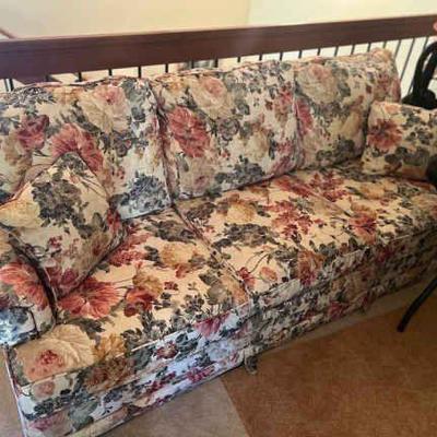 As250 floral couch