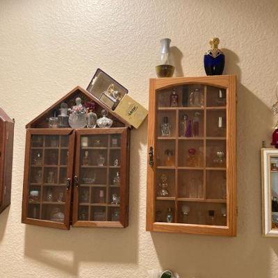 As114v vintage miniature perfumes in display cases