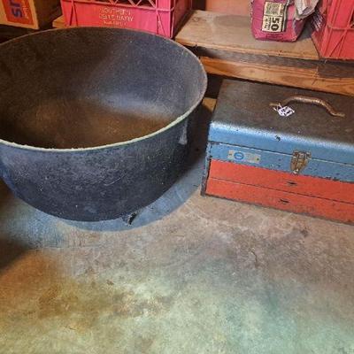 Large cast iron cauldron 