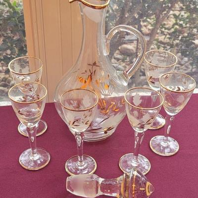 Romanian carafe and glasses