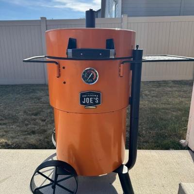 Oklahoma Joes Smoker-LIKE BRAND NEW! 