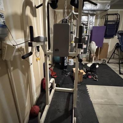 Leg Raise/Pull up equipment