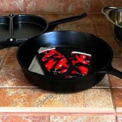 Cast iron pots:pans