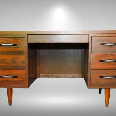MCM Desk