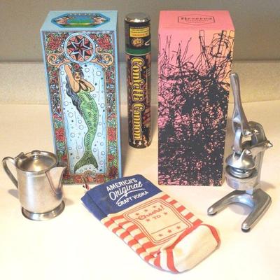 Colorful liquor boxes and manual cotrus juicer