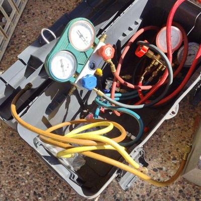 Ace toolbox with pressure temperature gauges