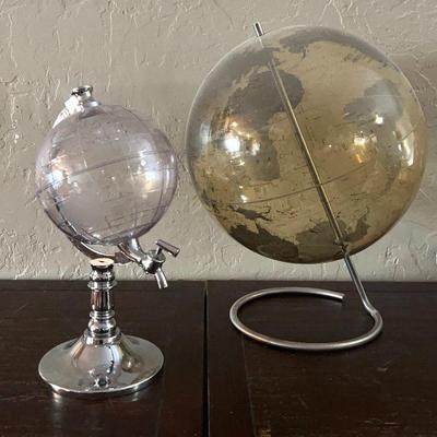 Globe w pouring spout & decor