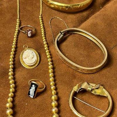 Gold tone jewelry necklace brooch, rings & bracelets