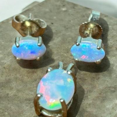 Opal earrings a pendant