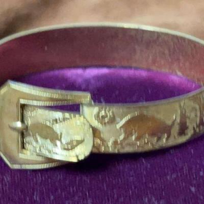 Gold tone farm" embossed buckle bracelet