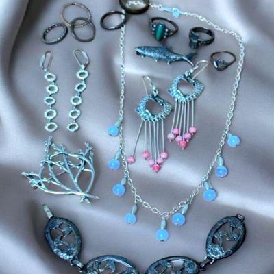 Jewelry mix rings necklaces, pins & earrings