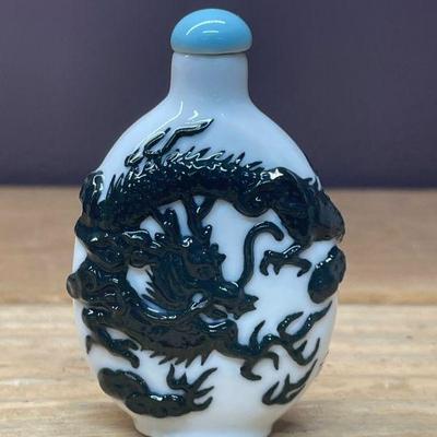 ANTIQUE MOLDED GLASS SNUFF BOTTLE