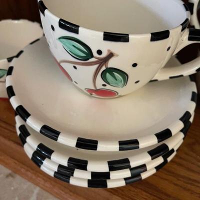 Tea cups and saucers
Mary Engelbright 
