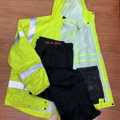 Gruden's rain parks (very heavy duty) for outdoor work or recreation in the worst conditions.  XXL & M
Gage pants XXL - very...
