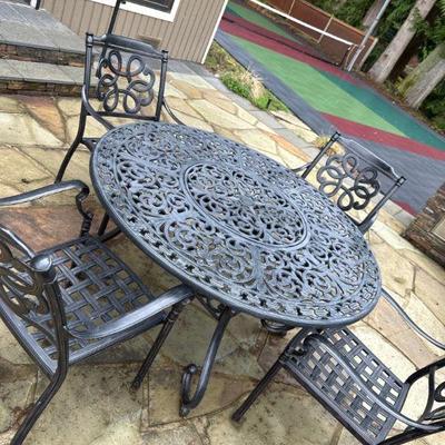 Summer House patio furniture with 6 ft diameter table & Lazy Susan in center