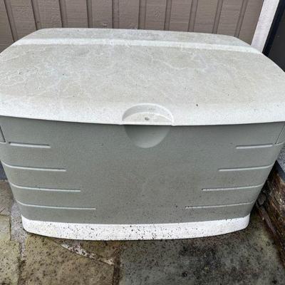 Storage container