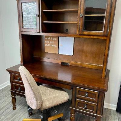 Lot 051-OFC: Executive Office Desk/Bookshelf with Chair