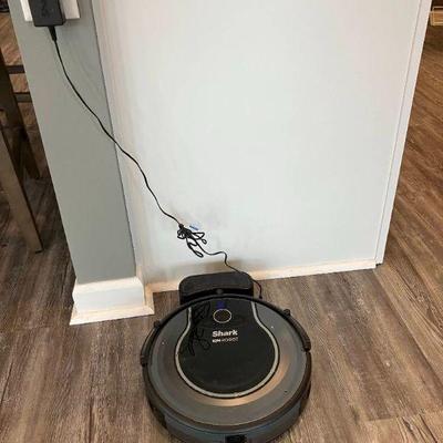 Lot 018-KIT: Shark Ion Robot Vacuum Cleaner
