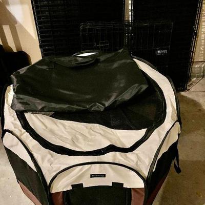 Lot 046-GAR: Dog Kennel/Fence Assortment