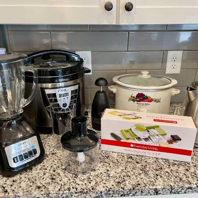 Lot 024-KIT: A Bevy of Small Kitchen Appliances