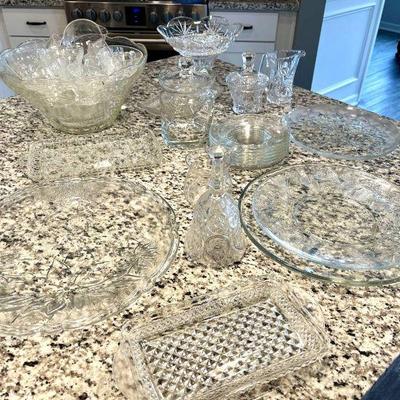 Lot 025-KIT: Decorative Glass Housewares