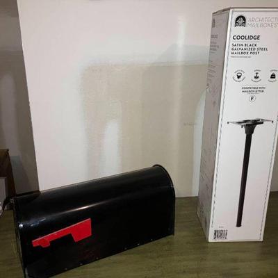 Lot 045-GAR: Mailbox and Post