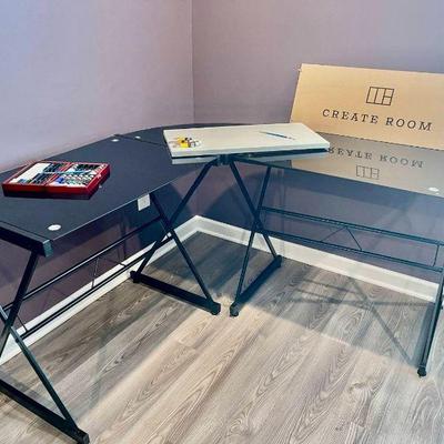 Lot 002-BON: Glass-Top L-Shaped Desk