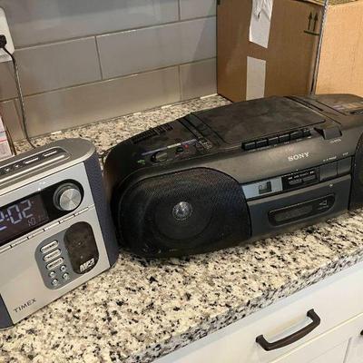 Lot 050-KIT: Radio/CD Player Duo