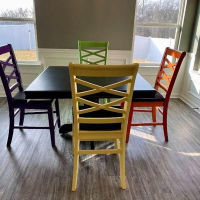 Lot 011-DR: Dining Table and Chairs