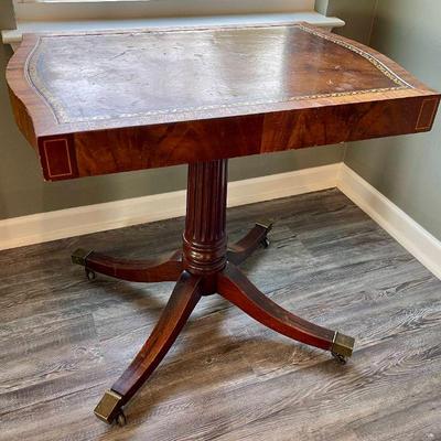 Lot 032-LR: Vintage Duncan Fife-Styled Table