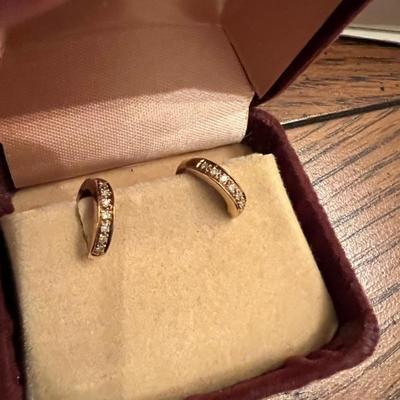 14Kt Small Diamond Earrings