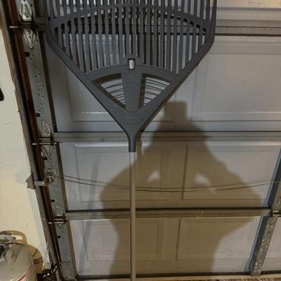 26” plastic and metal leaf and cleanup rake