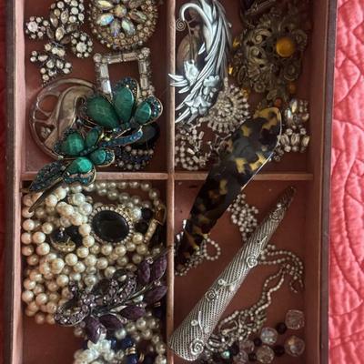 Costume jewelry 