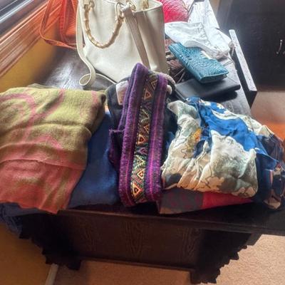 Scarfs
