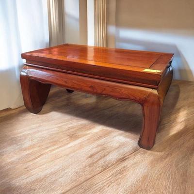 Living room, coffee table