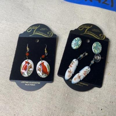 https://ctbids.com/estate-sale/34051/item/3810232/Porcelain-Bird-Earrings