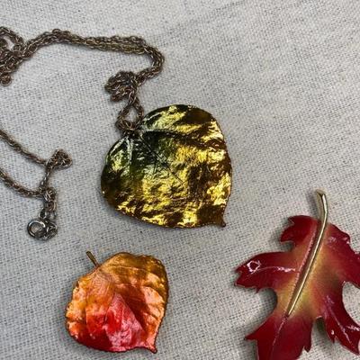 https://ctbids.com/estate-sale/34051/item/3810173/Enamel-Fall-Leaves