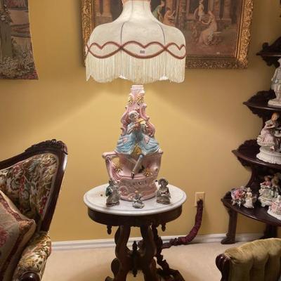 Vintage Victorian Italian Porcelain lamp
Stamped made in Italy