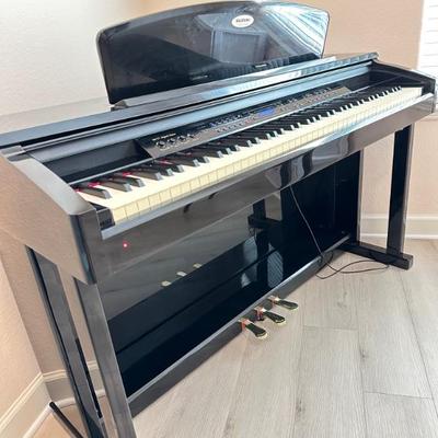 Suzuki DP77 digital piano