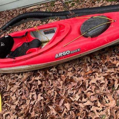 Pelican argo 100x kayak with paddle